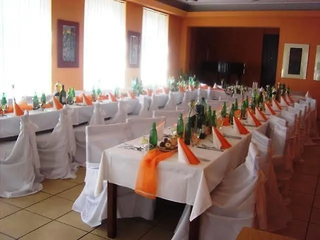 Отель Slovan Жилина